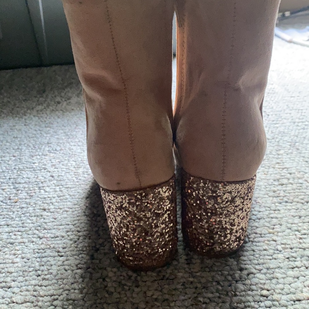 Shoes - Picture 3 of 4